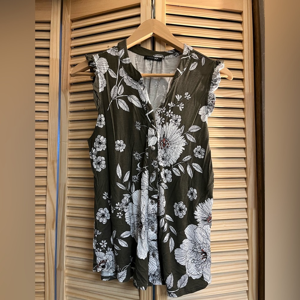 I bought this top from Stitch fix. It’s a great spring/summer top.